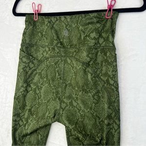 All in motion green “Snake‎ Skin Print” Yoga Activewear Exercise Pant leggings S